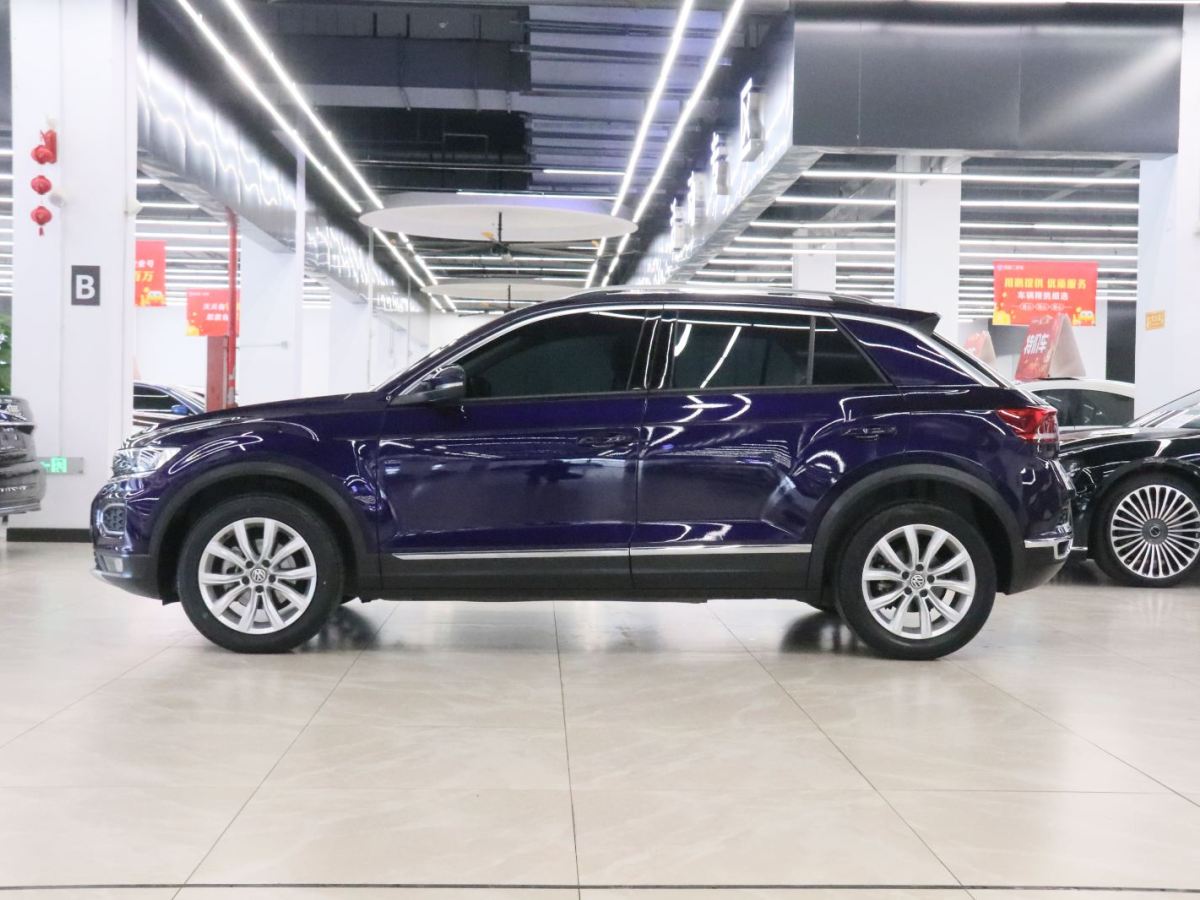Volkswagen T-Roc 2019 car image #3