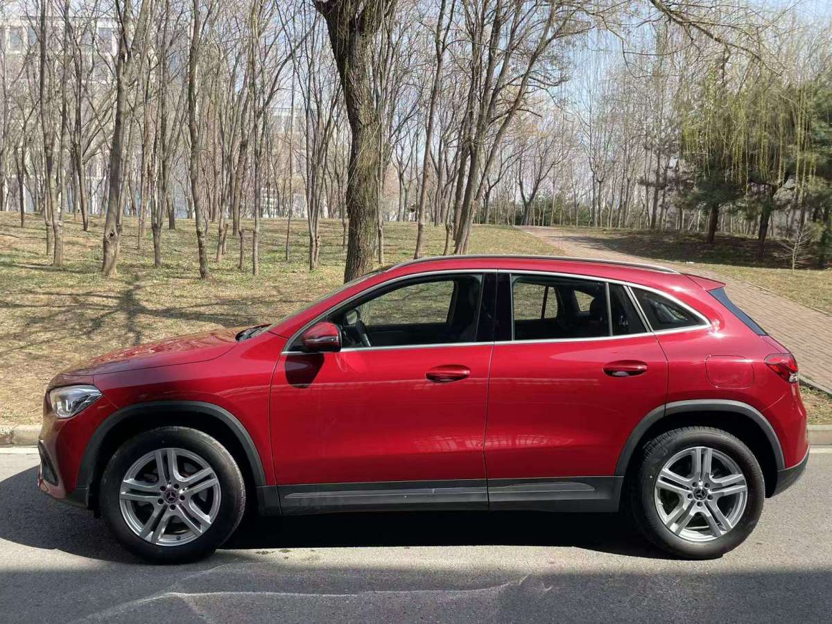 Mercedes-Benz GLA Class 2023 car image #3