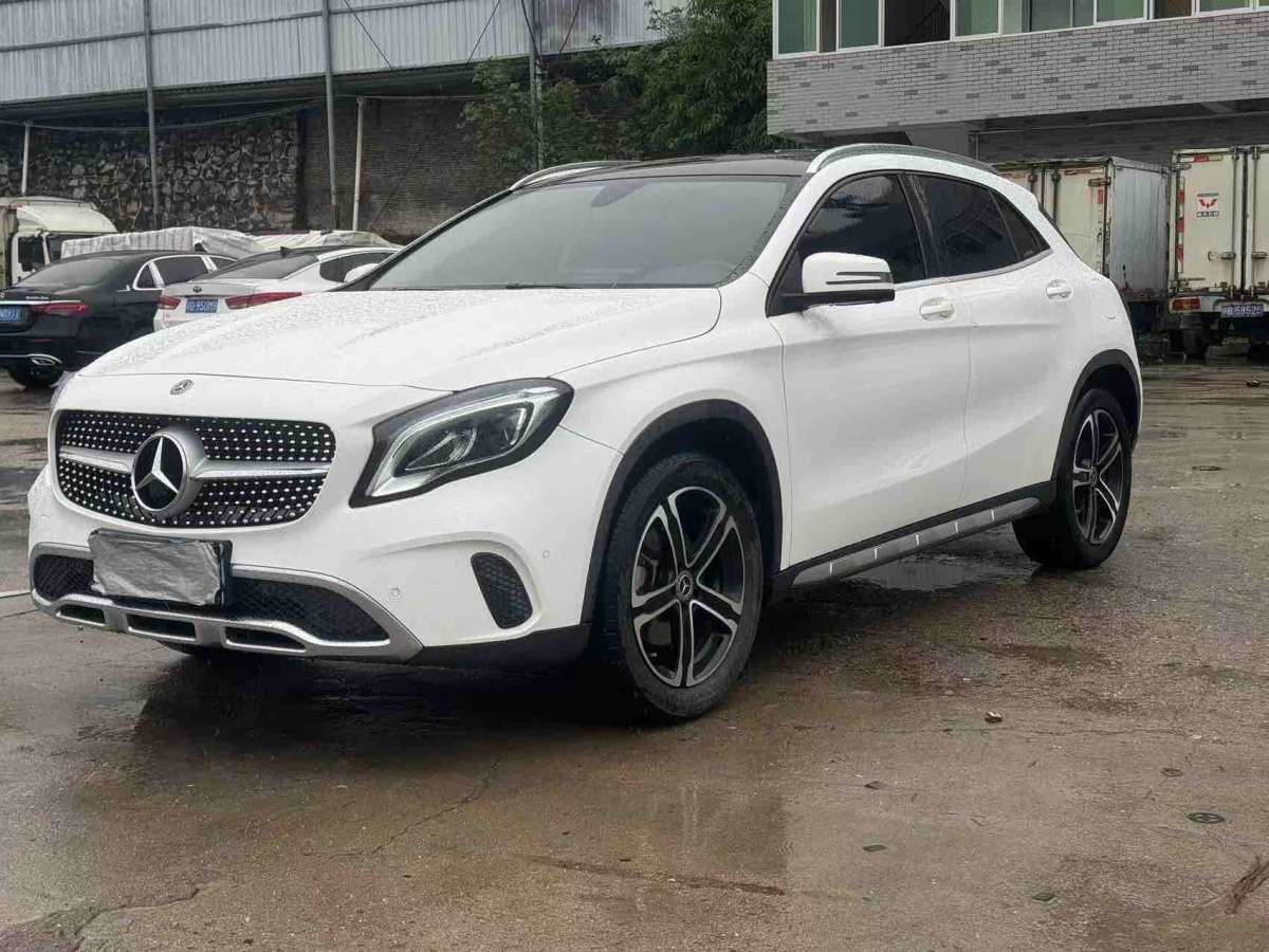 Mercedes-Benz GLA Class 2018 car image #3
