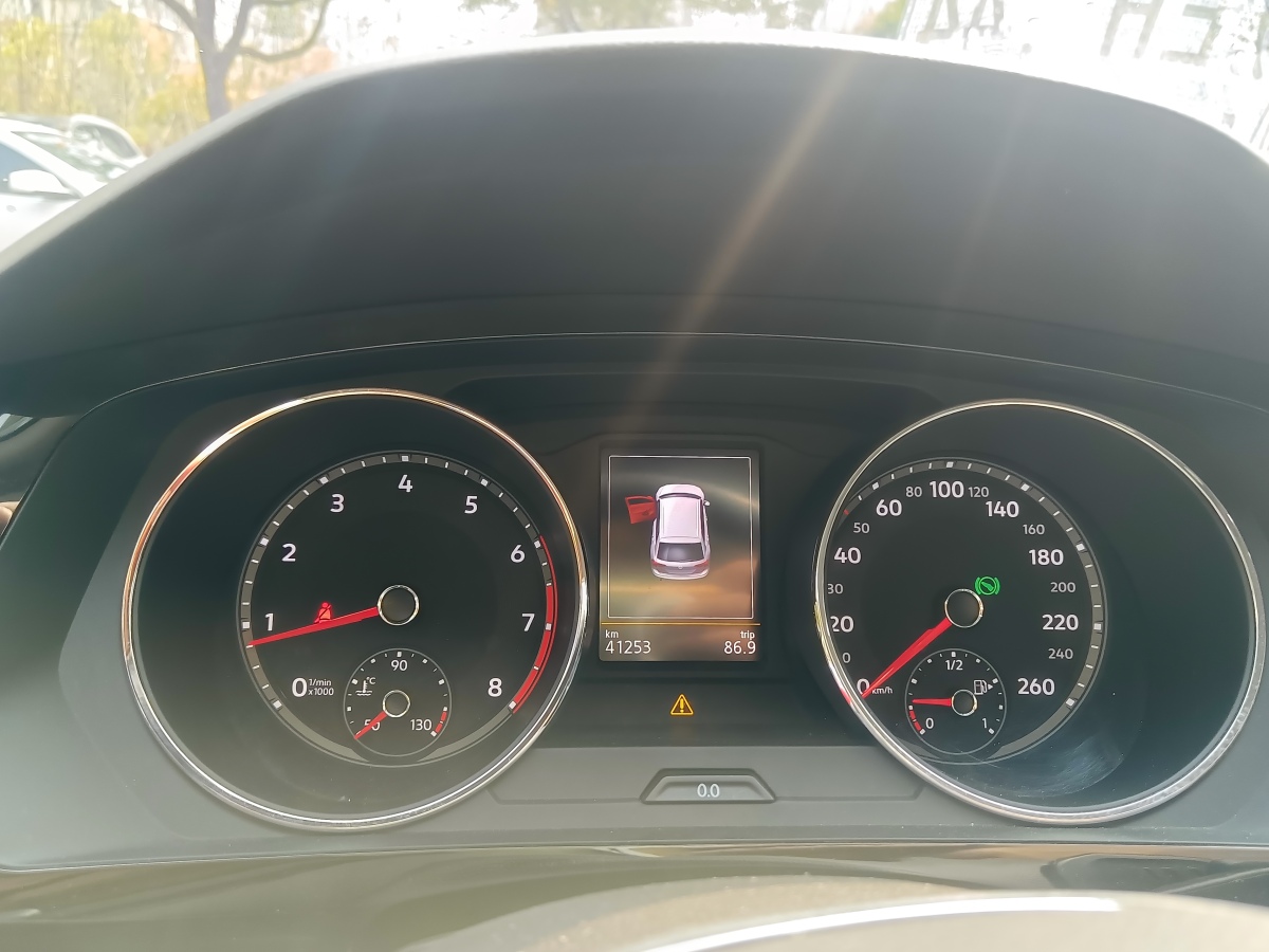 Volkswagen Tiguan L 2019 car image #3