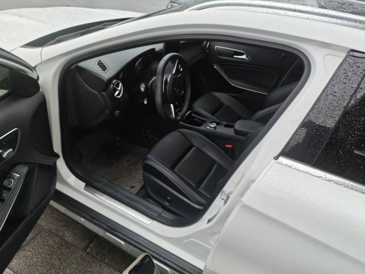 Mercedes-Benz GLA Class 2019 car image #3