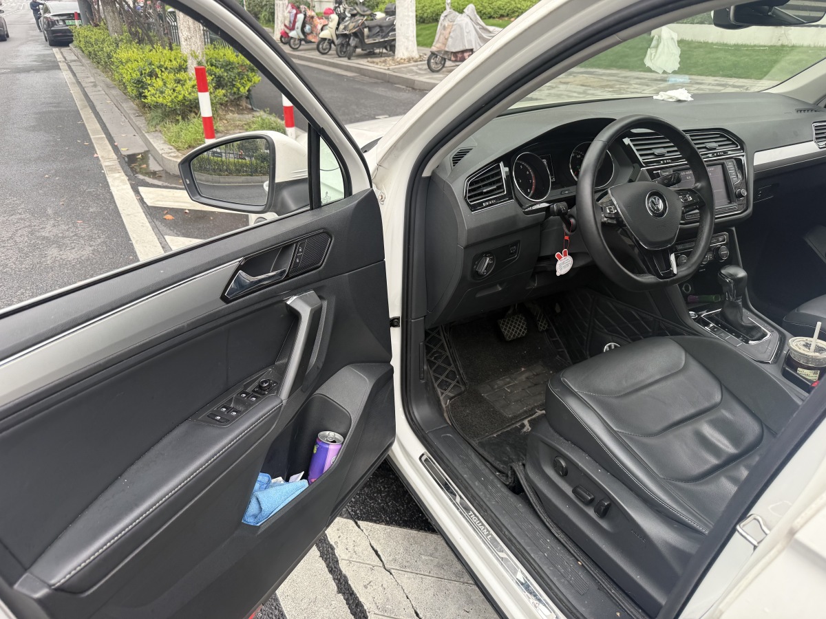 Volkswagen Tiguan L 2019 immagine di auto #3