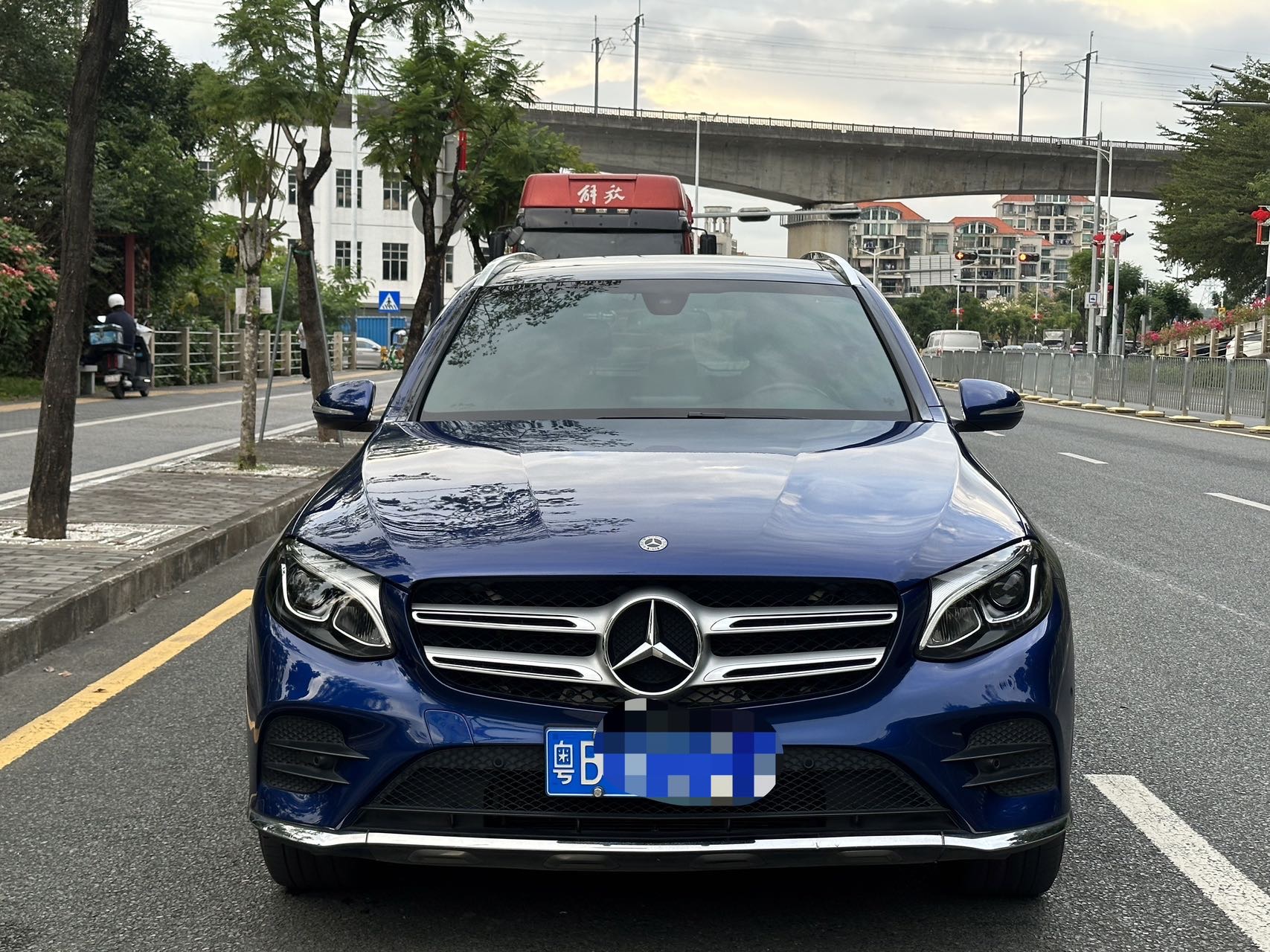 Mercedes-Benz GLC Class 2019 car image #3