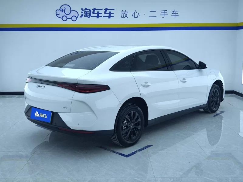 BYD e7 2025 car image #3
