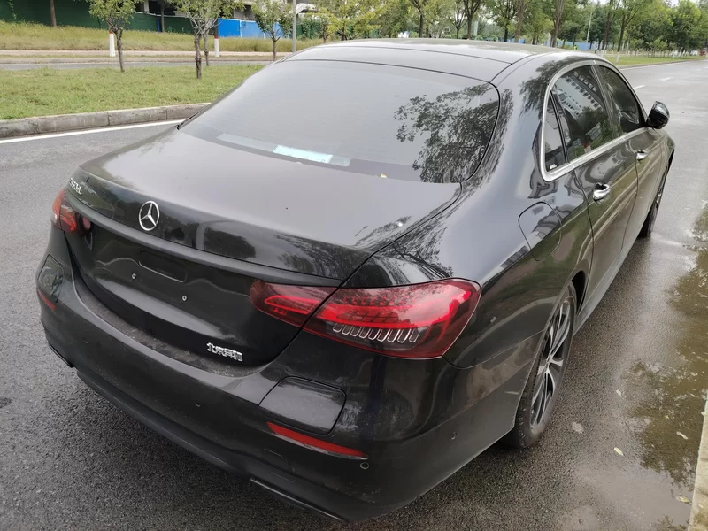 Mercedes-Benz E Class New Energy 2022 car image #3