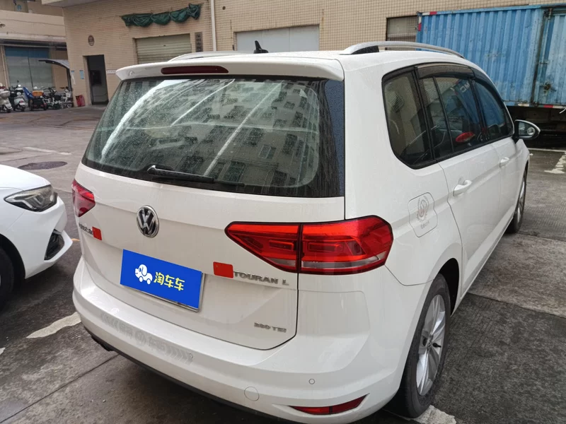 Volkswagen Touran 2018 car image #3