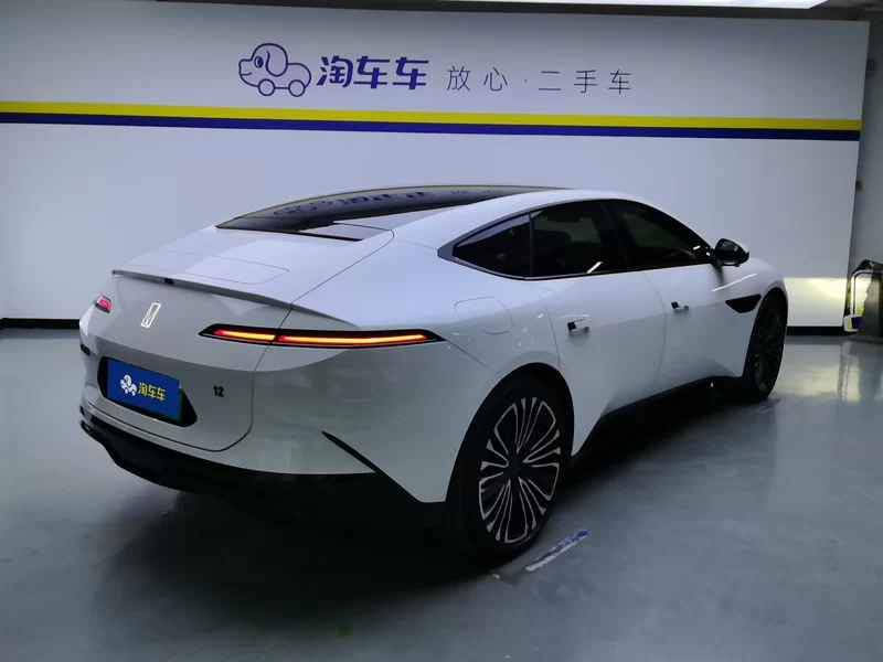 Avatr 12 2024 car image #3