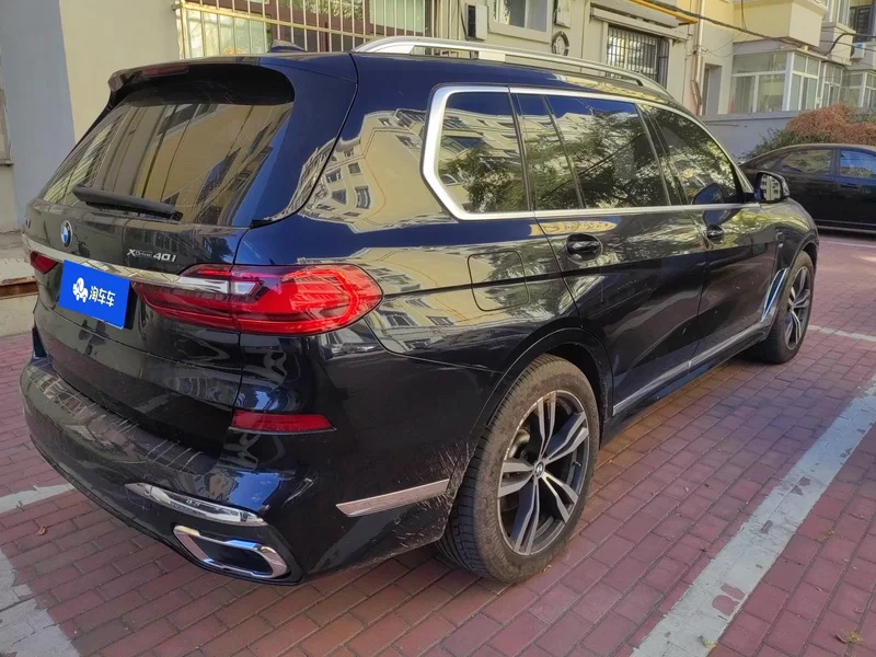BMW X7 M60i 2021 car image #3