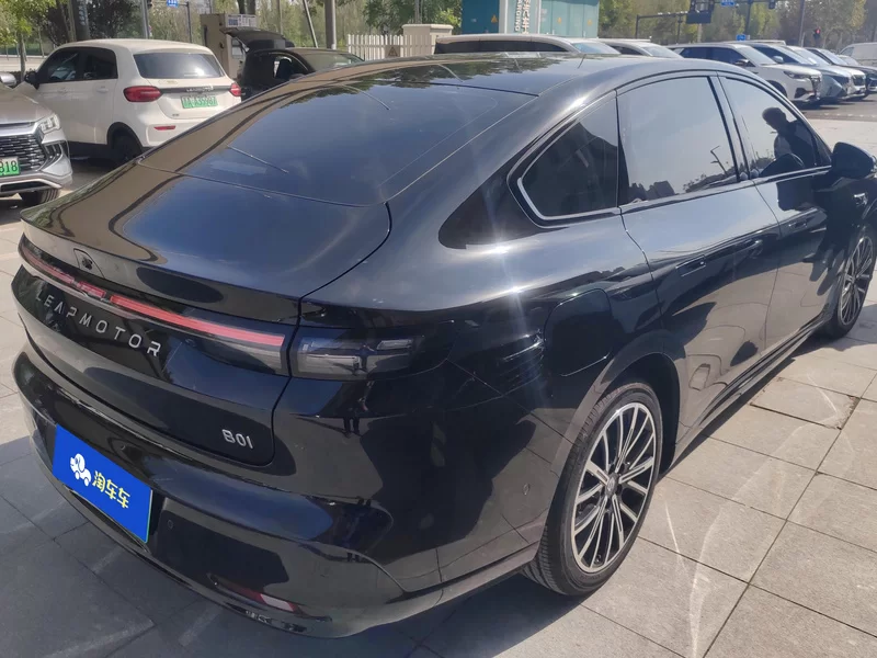 零跑汽车 零跑B01 2025 汽车图片 #3