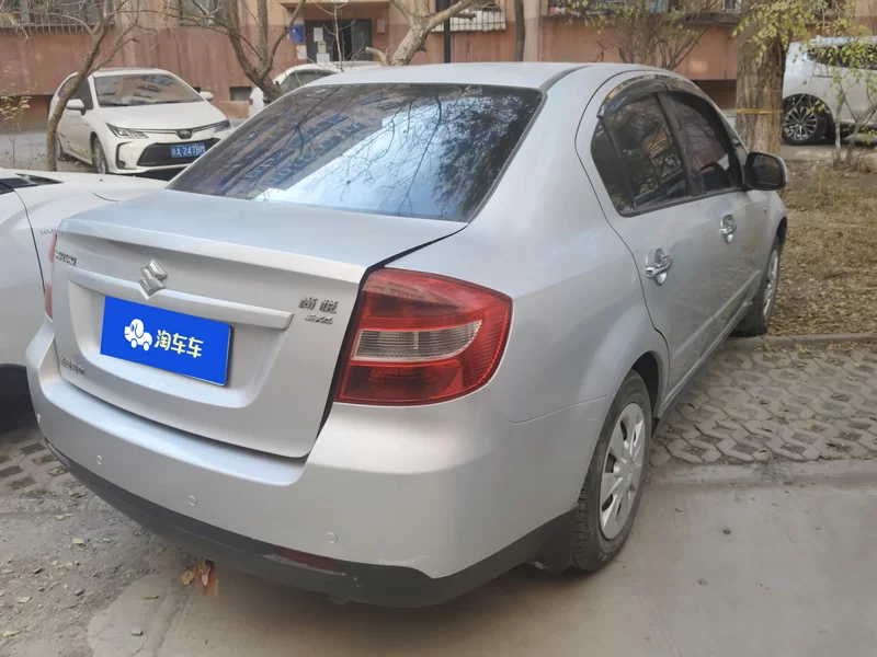 Suzuki SX4 Sedan 2012 image de voiture #3