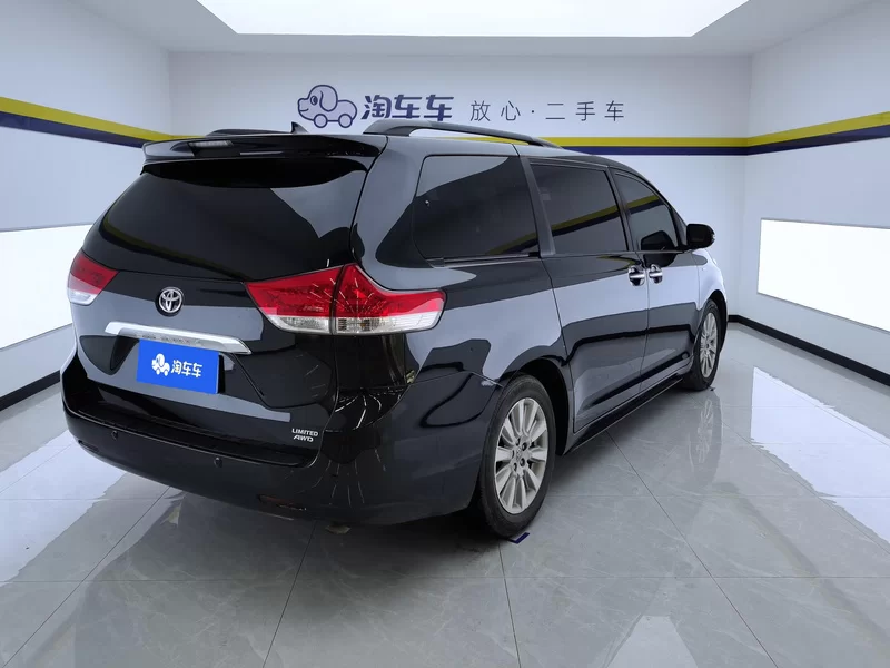 Toyota SIENNA 2013 car image #3