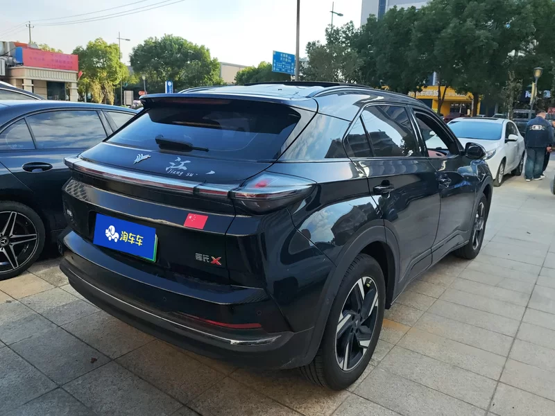 哪吒汽车 哪吒X 2023 汽车图片 #3