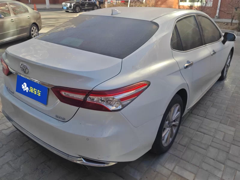 Toyota Camry 2023 image de voiture #3