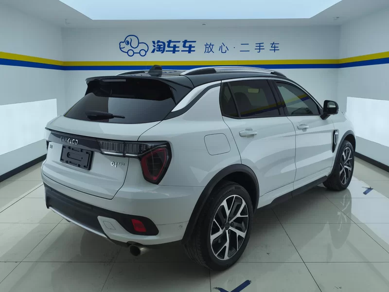 Lynk & Co 01 2018 #3 Lynk & Co 01 2018 car image #3