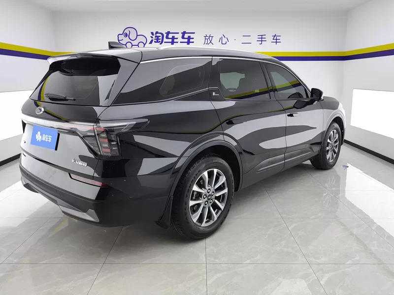 Ford Edge 2024 صورة سيارة #3
