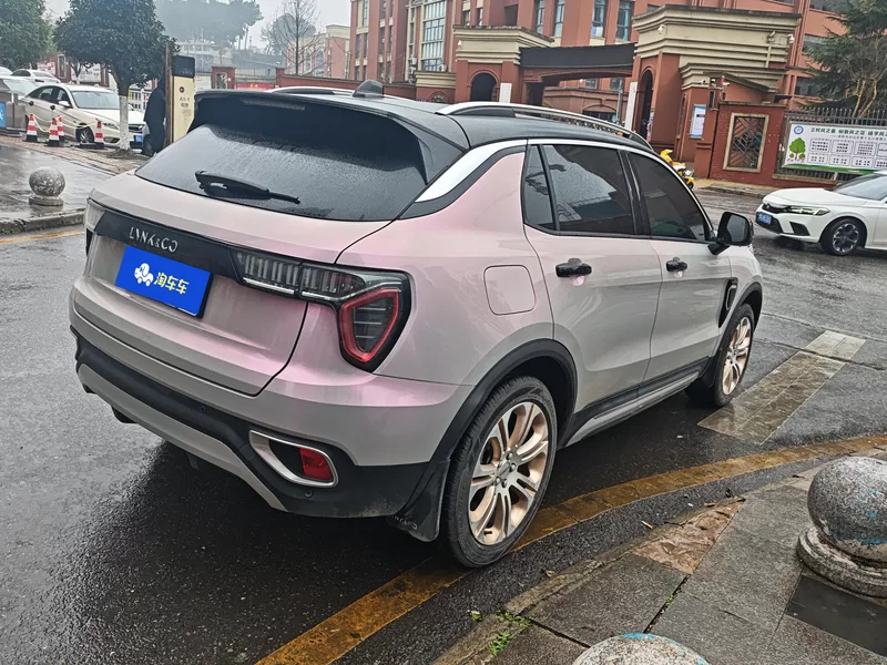 Lynk & Co 01 2018 #3 Lynk & Co 01 2018 car image #3