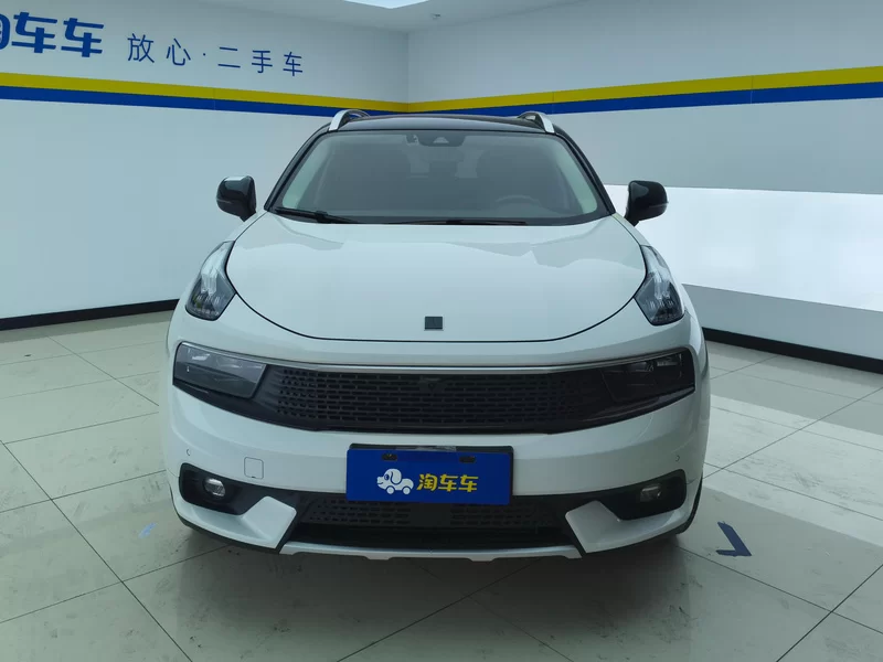Lynk & Co 01 2018 #3 Lynk & Co 01 2018 car image #3