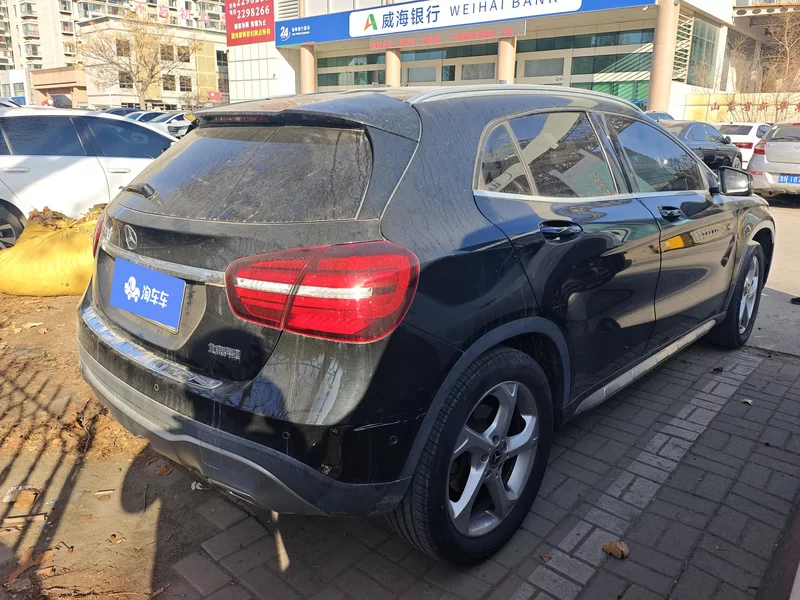 Mercedes-Benz GLA Class 2018 car image #3