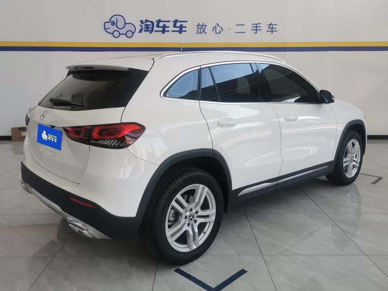 Mercedes-Benz GLA Class 2023 imagen de coche #3