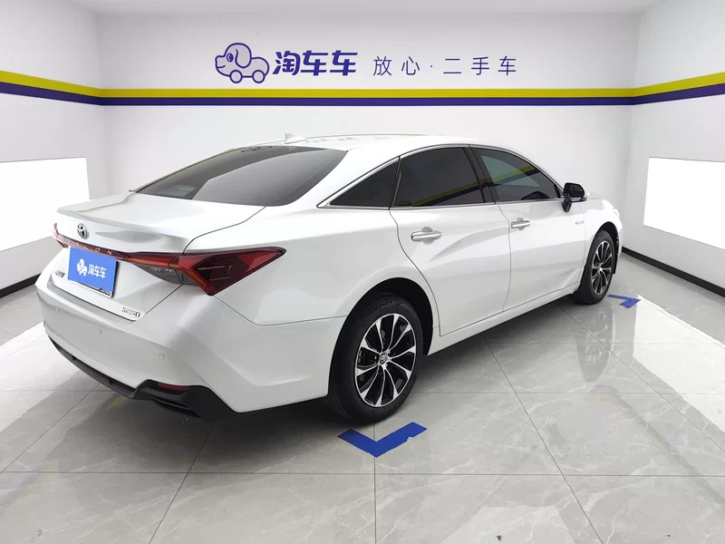 Toyota Avalon 2023 car image #3