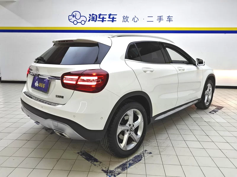 Mercedes-Benz GLA Class 2018 car image #3