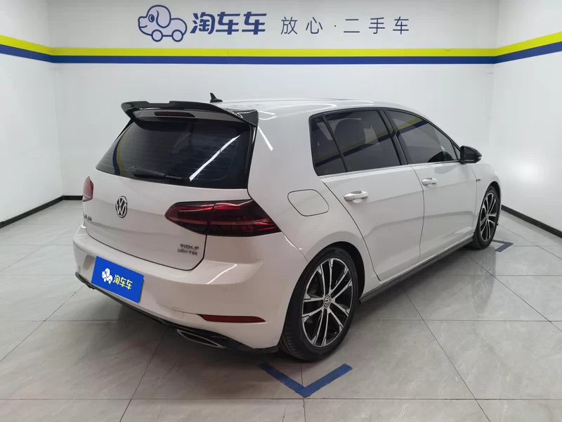 Volkswagen Golf 2020 car image #3