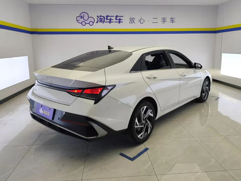 Hyundai Elantra 2023 car image #3