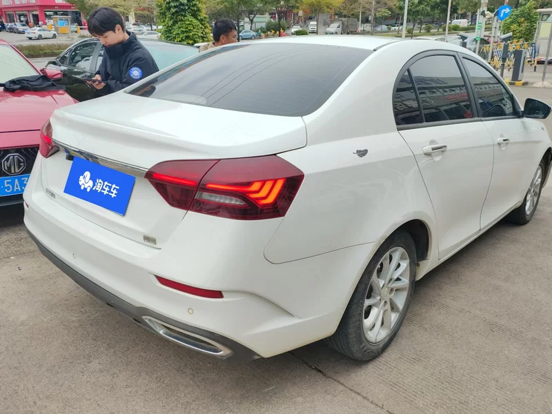 GEELY Emgrand 2021 car image #3