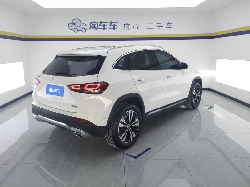 Mercedes-Benz GLA Class 2023 car image #3