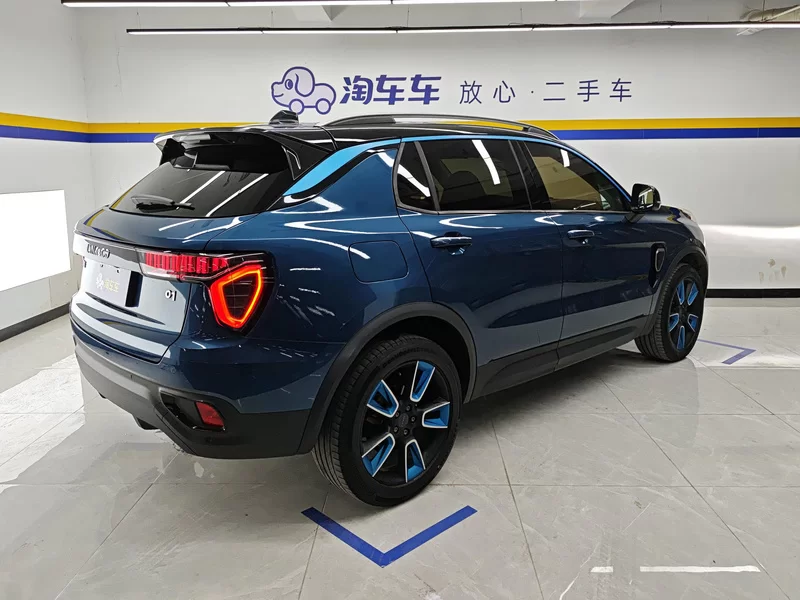 Lynk & Co 01 2018 #3 Lynk & Co 01 2018 car image #3