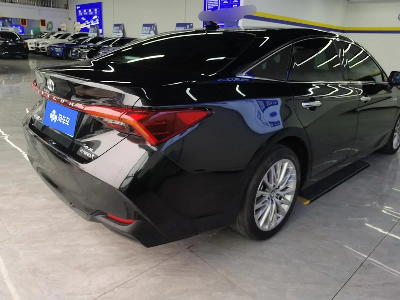 Toyota Avalon 2023 car image #3