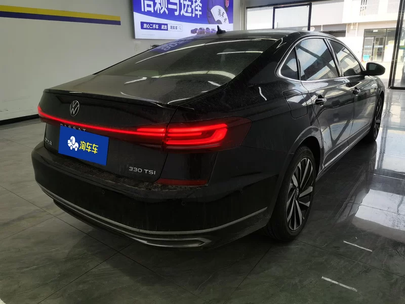 Volkswagen Passat 2022 car image #3