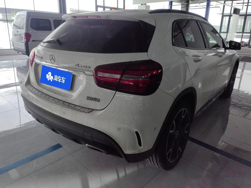 Mercedes-Benz GLA Class 2018 car image #3