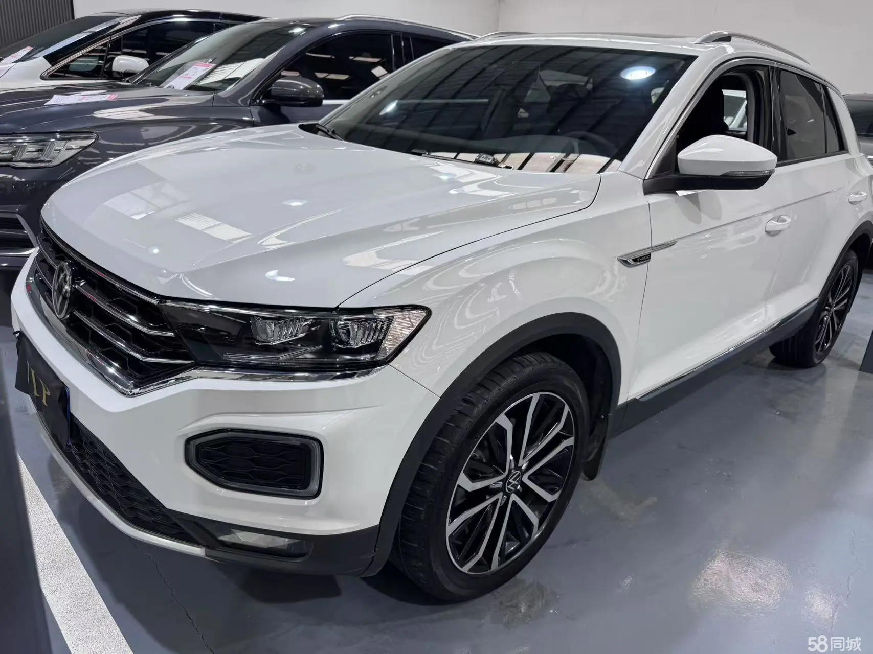 Volkswagen T-Roc 2022 immagine di auto #3