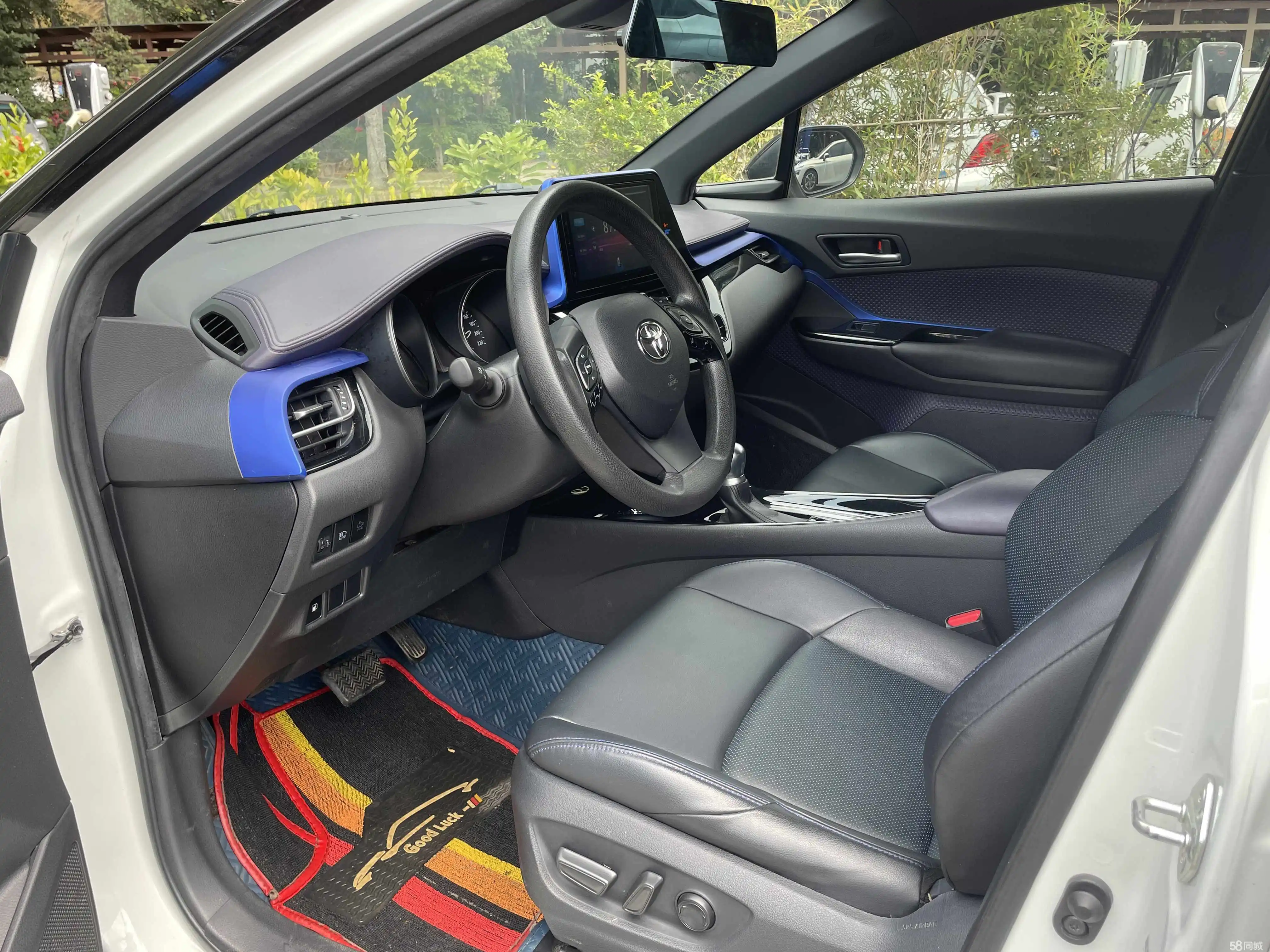 Toyota C-HR 2020 car image #3