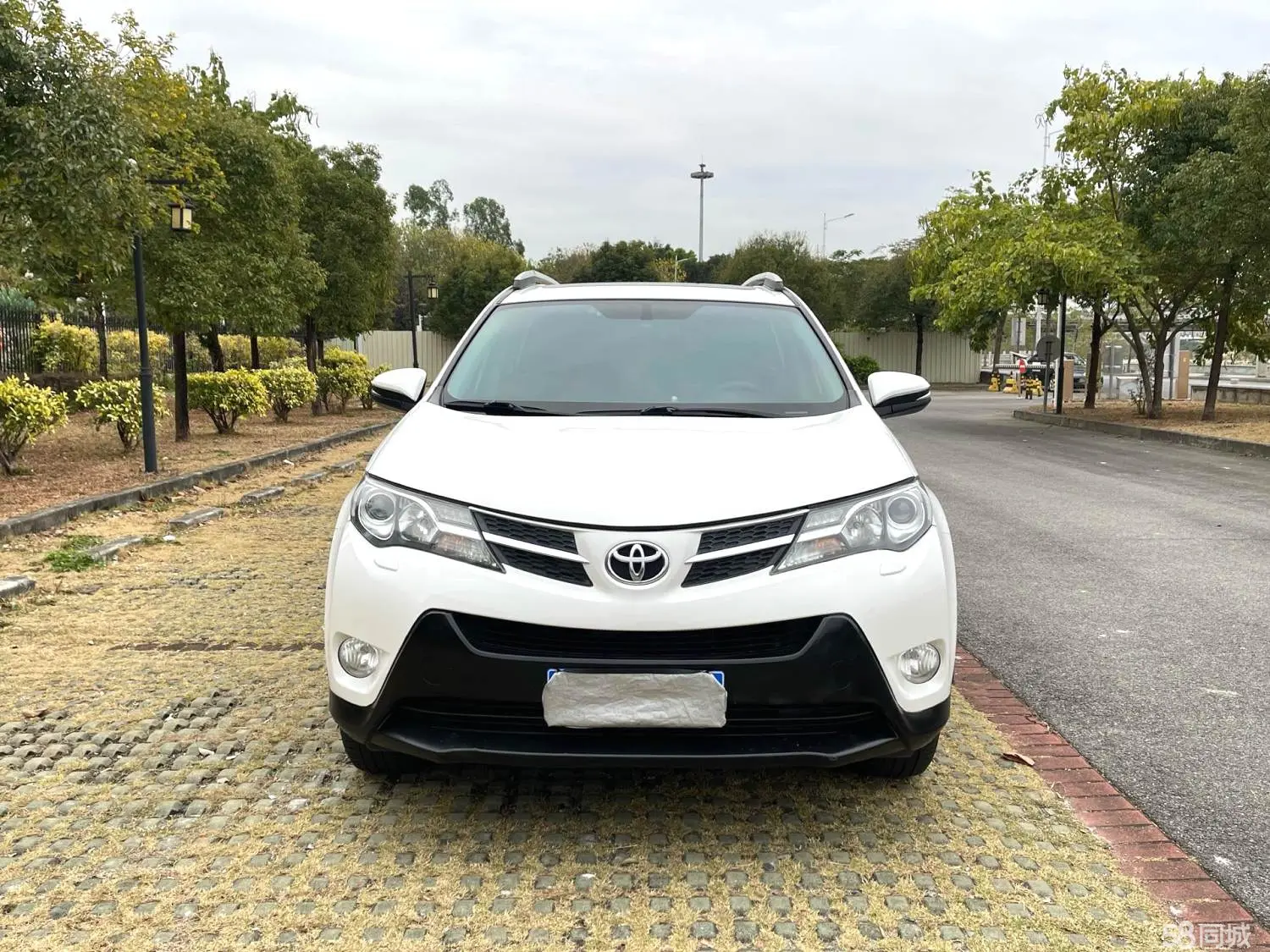 Toyota RAV4 2015 car image #3