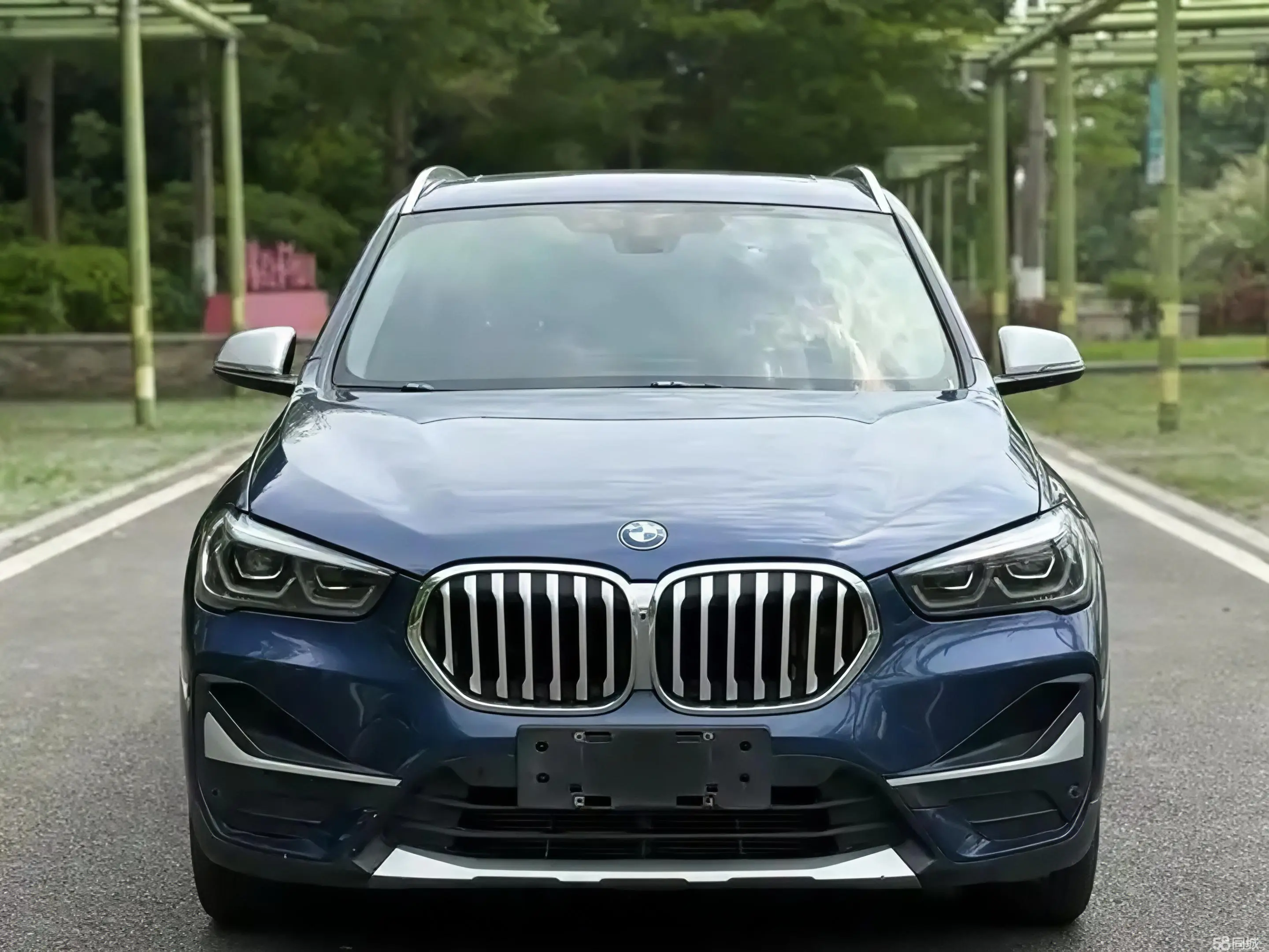 BMW iX M60 2021 car image #3