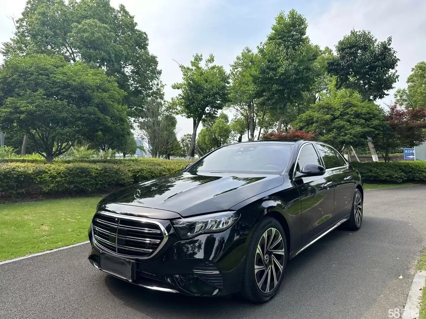 Mercedes-Benz E Class 2024 car image #3