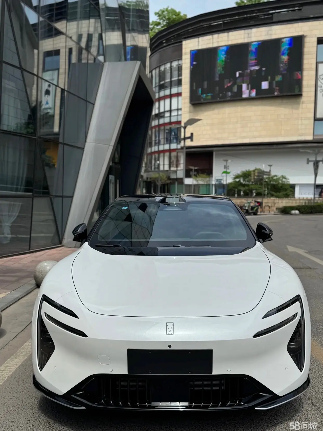 Avatr 06 2025 car image #3