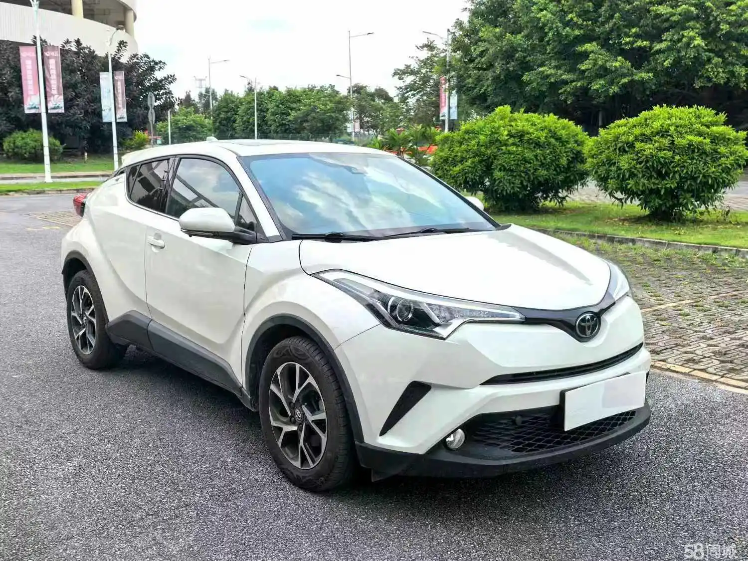 Toyota C-HR 2019 immagine di auto #3