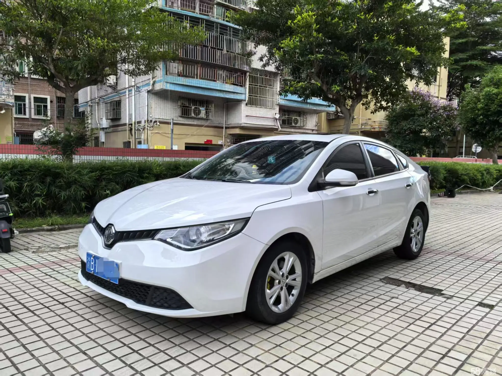 MG GT 2016 car image #3