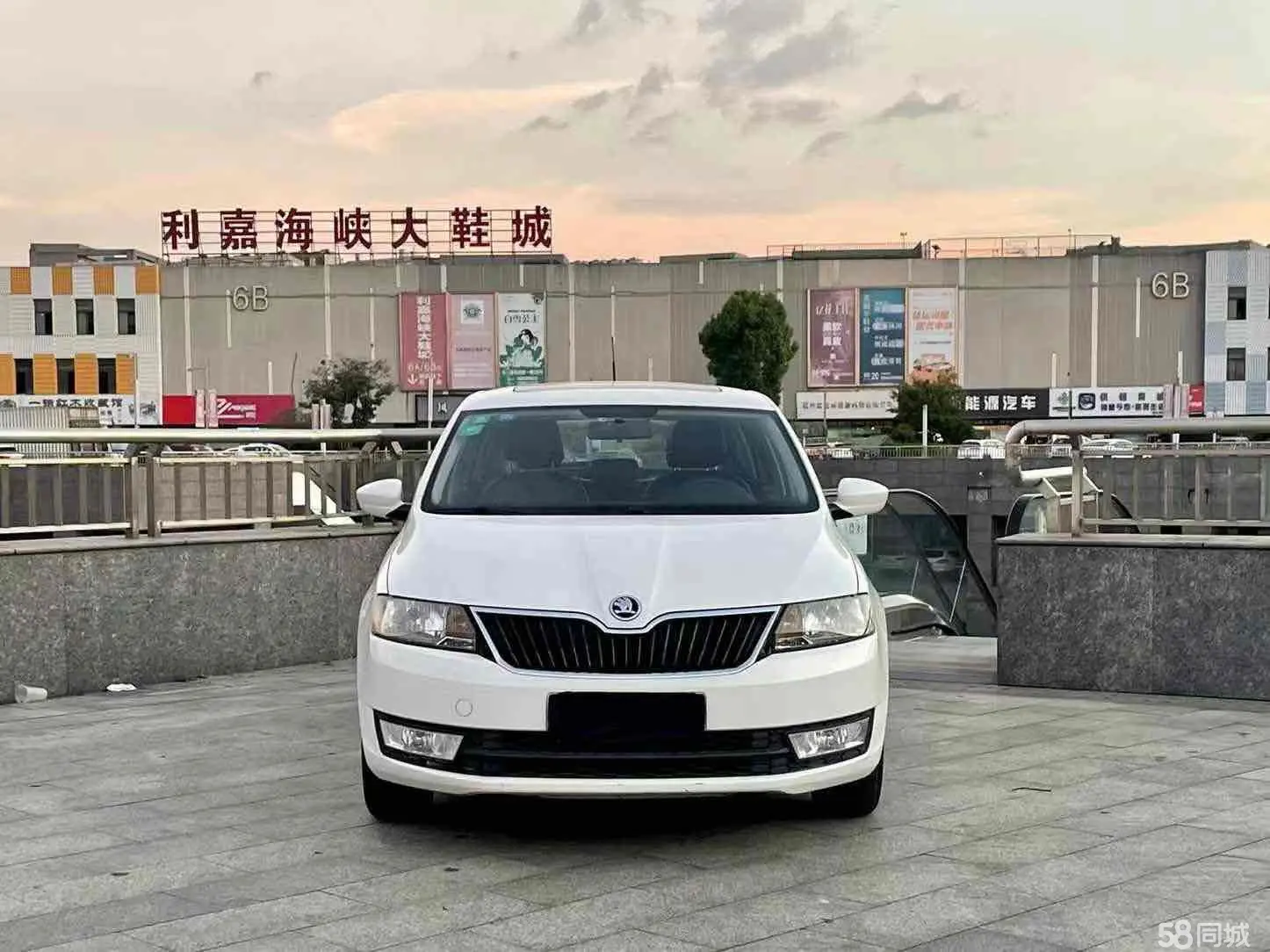 Skoda Rapid Spaceback 2014 immagine di auto #3