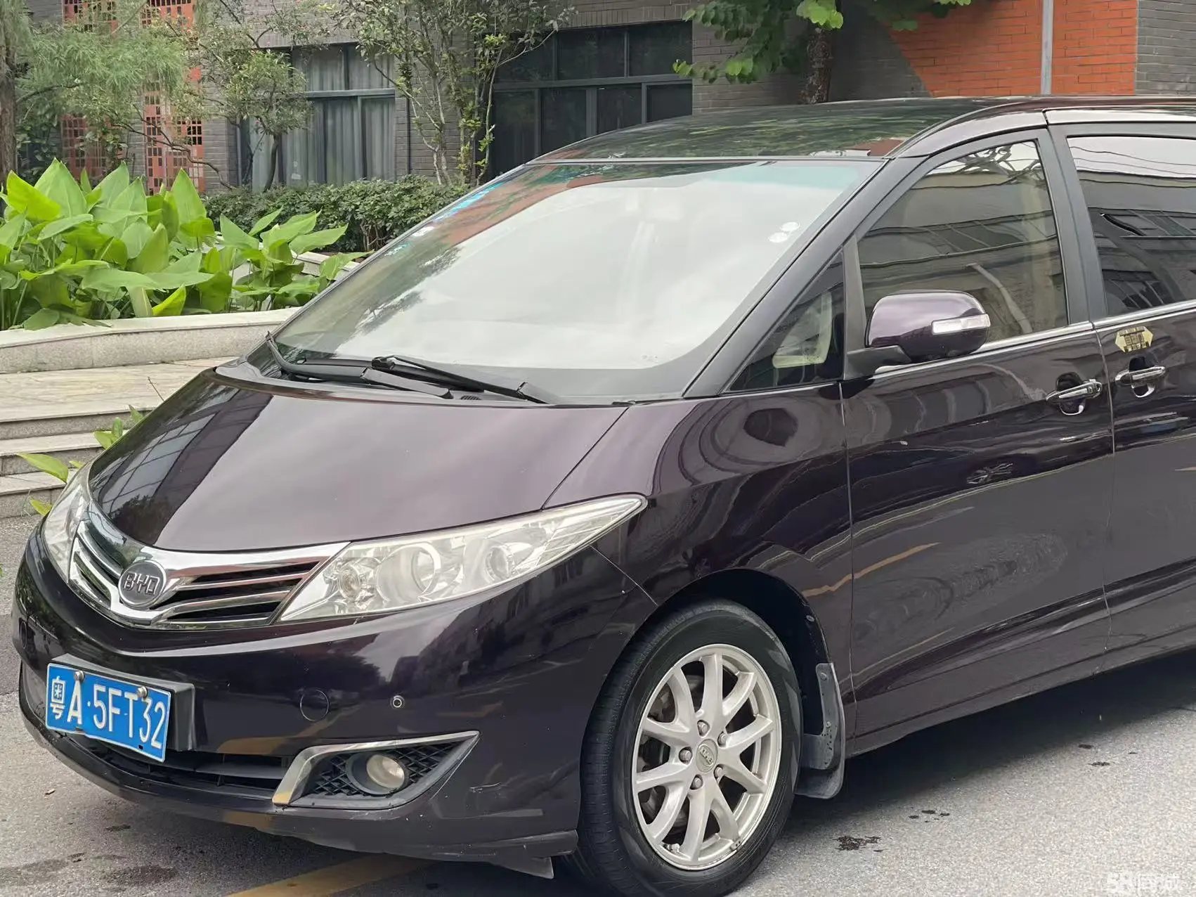 BYD M6 2014 car image #3