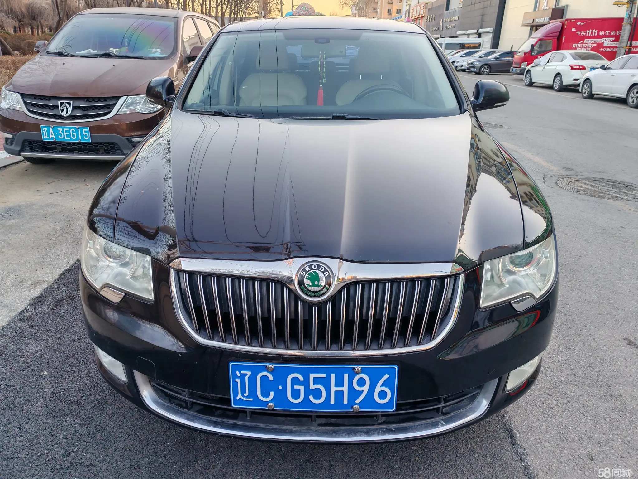 Skoda Superb 2010 car image #3