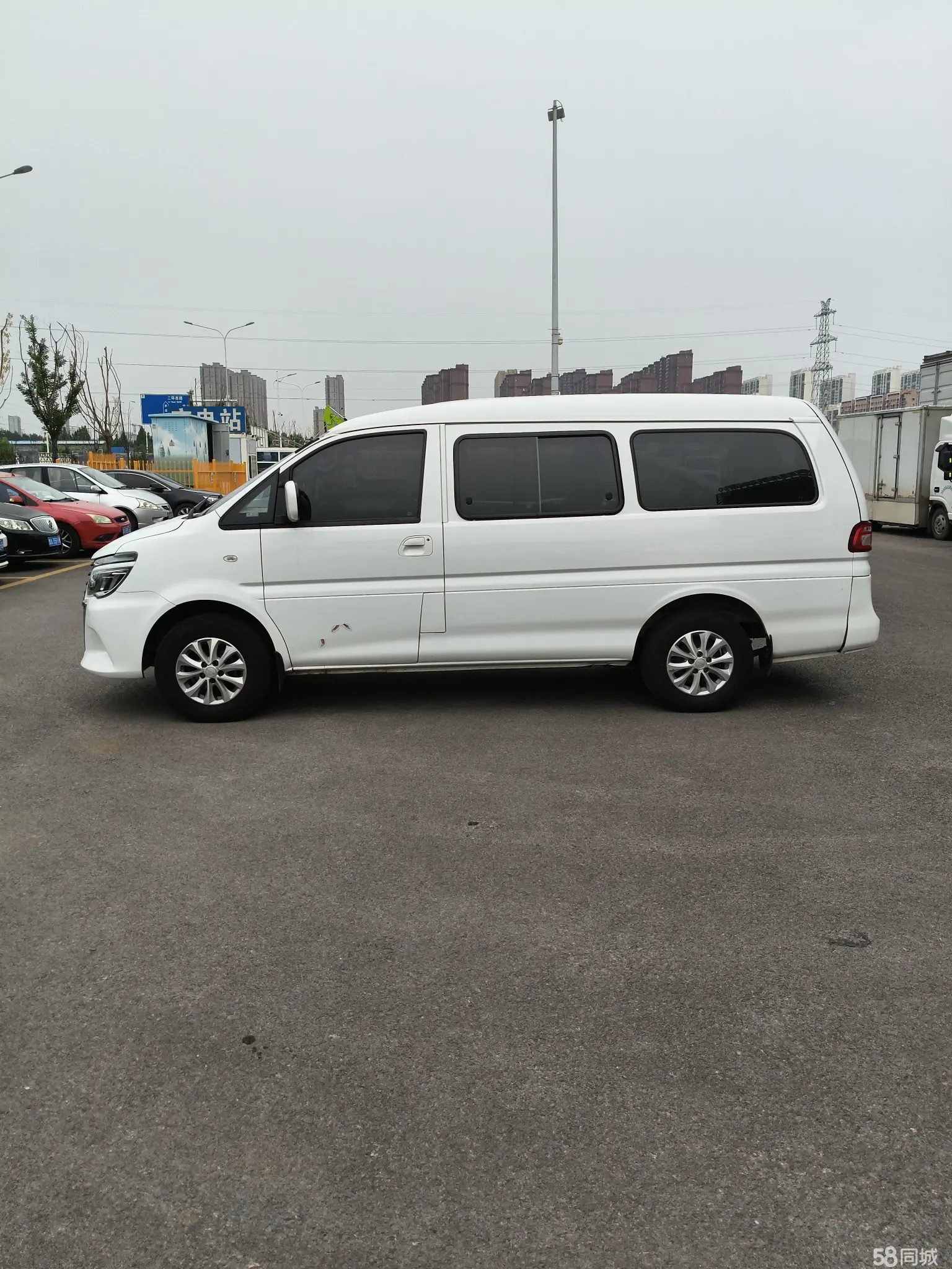 Forthing Lingzhi EV 2022 #3 Forthing Lingzhi EV 2022 car image #3