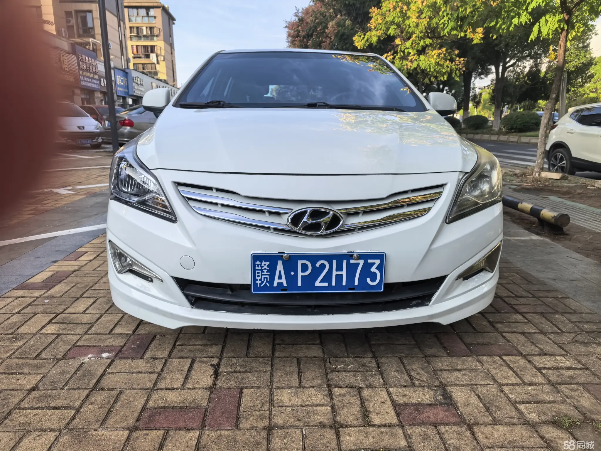 Hyundai Reina Hatchback 2015 car image #3