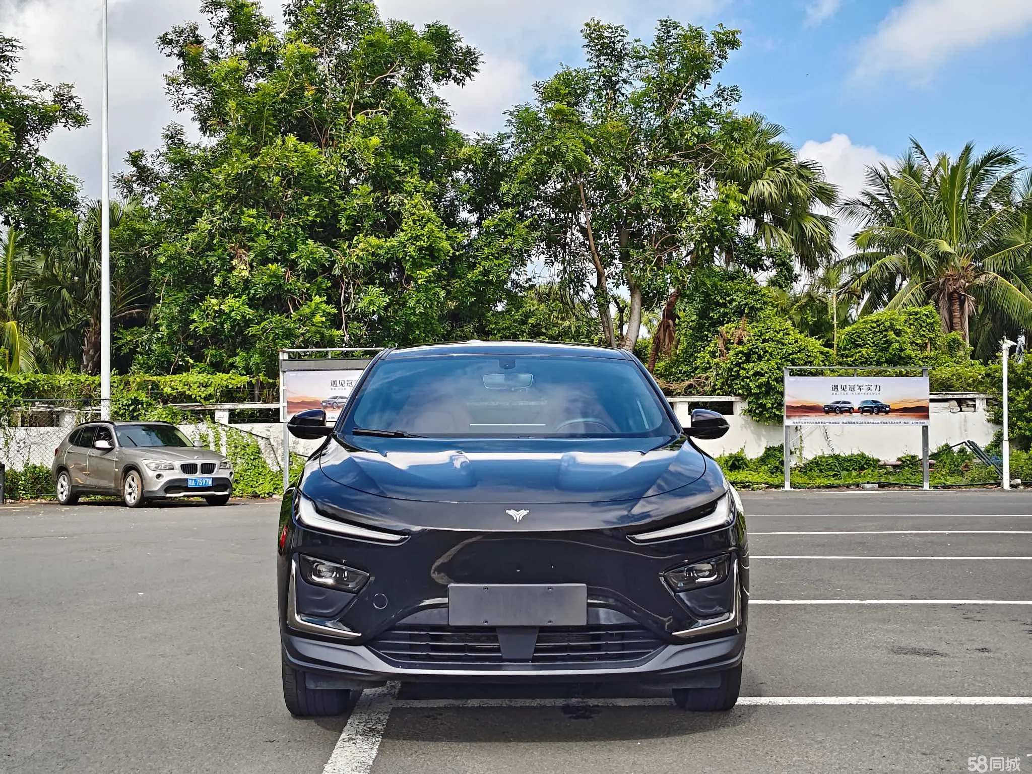 哪吒汽车 哪吒X 2023 汽车图片 #3