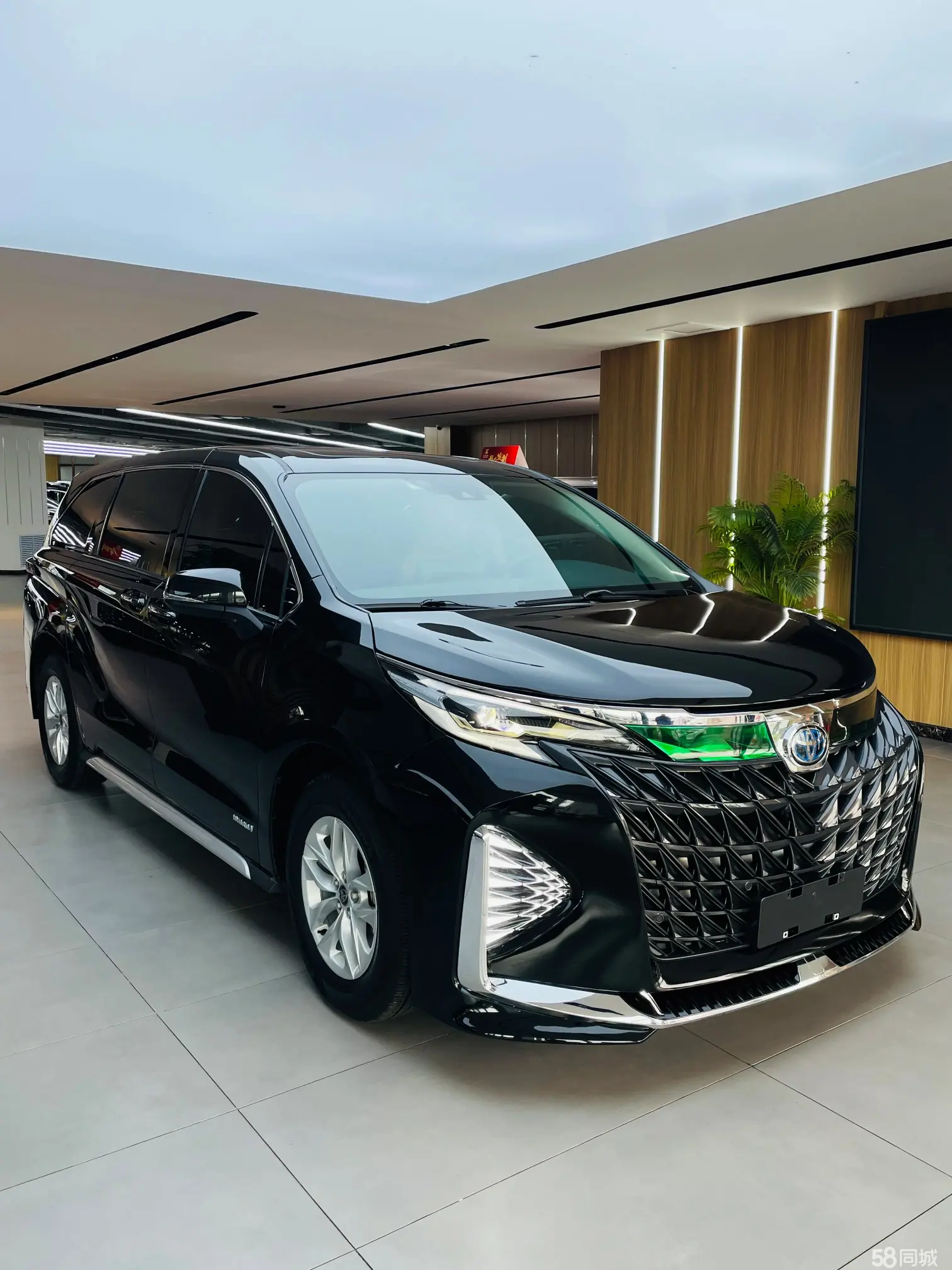 Toyota Granvia 2023 immagine di auto #3