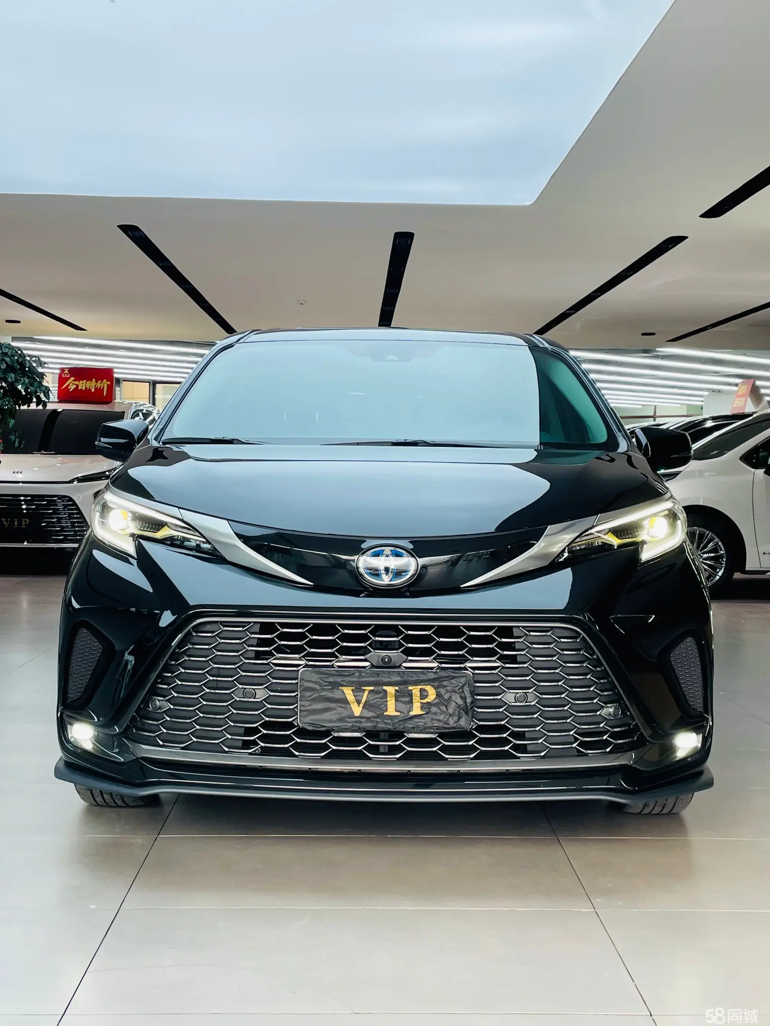 Toyota Granvia 2023 car image #3