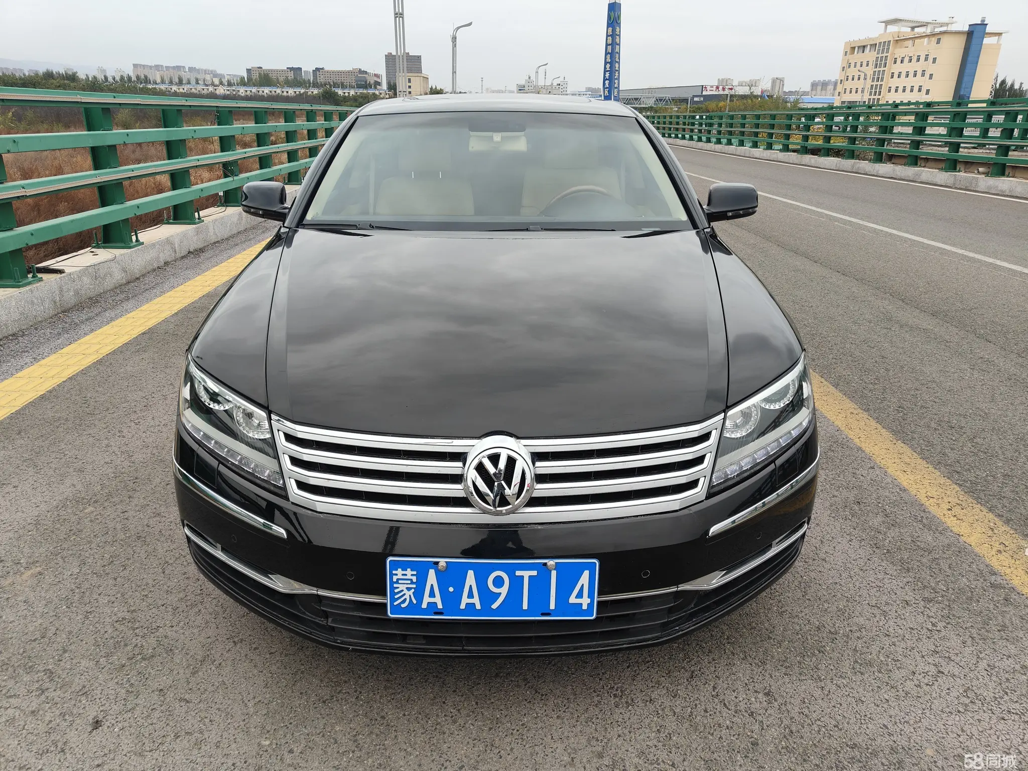 Volkswagen Pheaton 2011 immagine di auto #3